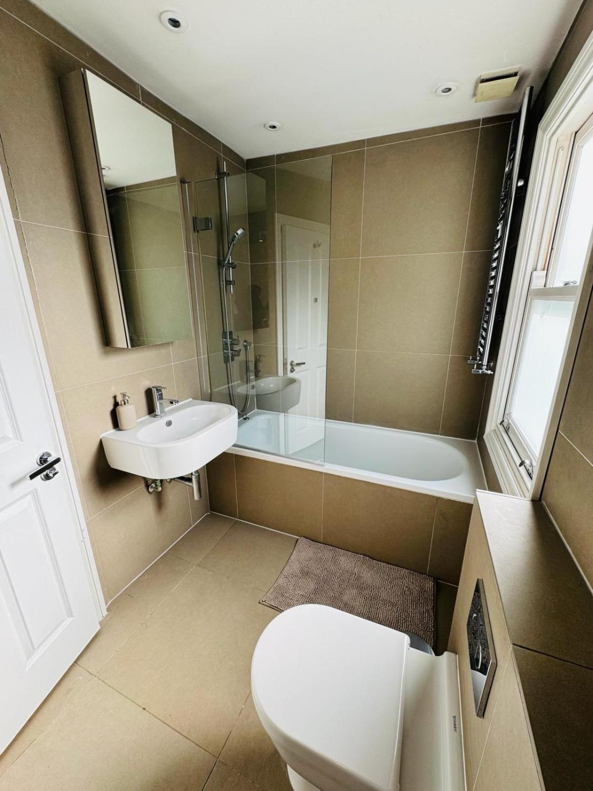 Stunning Flat In Chiswick Lejlighed London Eksteriør billede